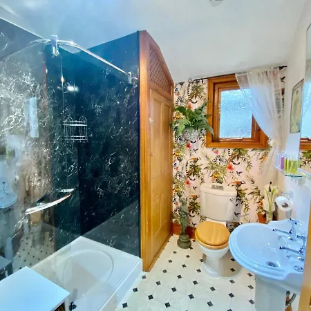Bed and Breakfast Elm Tree