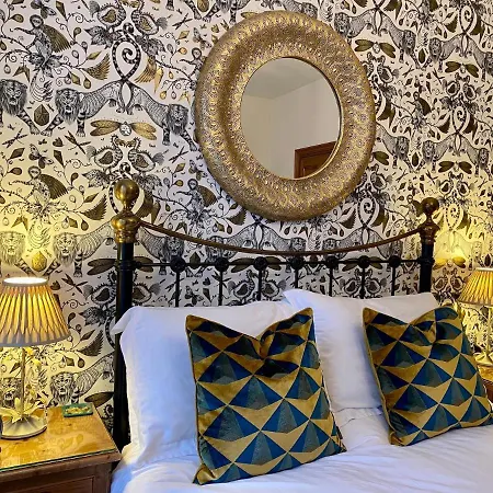 Bed & Breakfast Elm Tree 4*