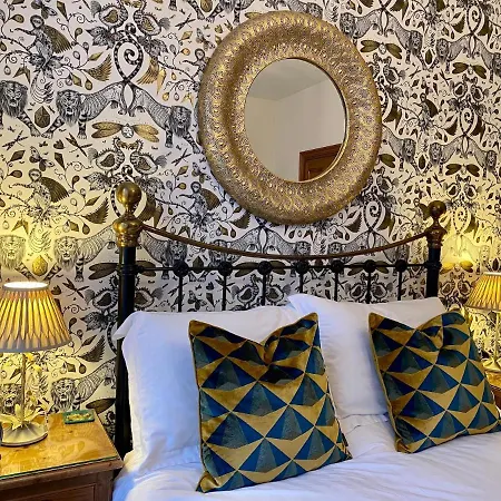 Alojamento de Acomodação e Pequeno-almoço Elm Tree 4*