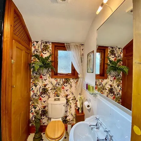 Bed & Breakfast Elm Tree 4*