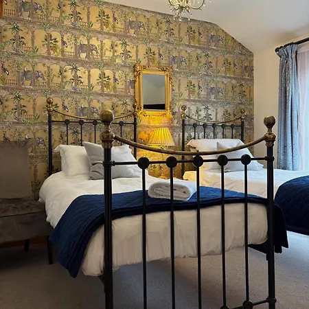 Alojamento de Acomodação e Pequeno-almoço Elm Tree