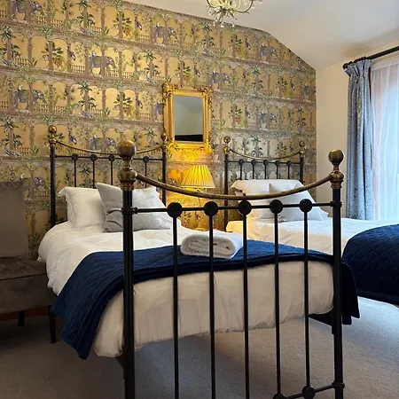 Alojamento de Acomodação e Pequeno-almoço Elm Tree 4*