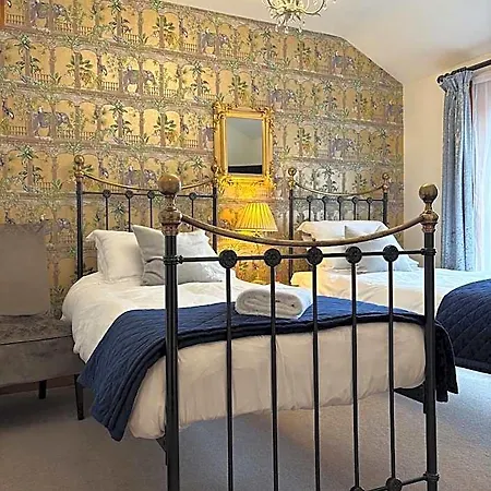 Bed & Breakfast Elm Tree 4*