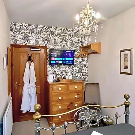 Elm Tree Bed & Breakfast 4*