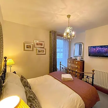 Bed & Breakfast Elm Tree 4*