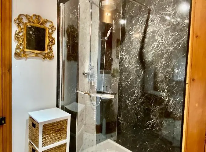 Elm Tree Bed & Breakfast 4*