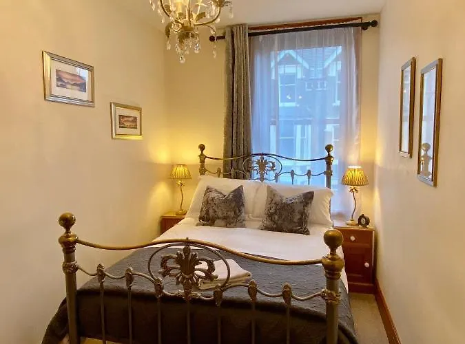 Elm Tree Bed & Breakfast 4*